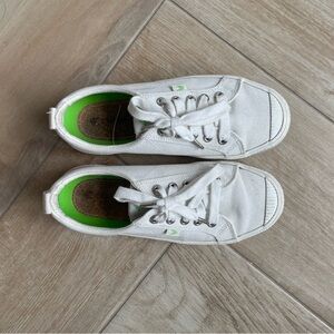 Cariuma OCA Low white sneakers, 6.5 women’s